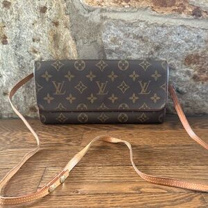 Auth Louis Vuitton Monogram Pochette Twin PM Shoulder Bag